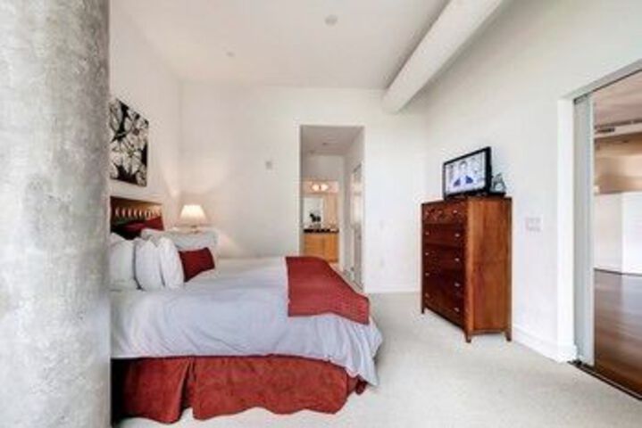 Global Luxury Suites at Park Crest Lofts