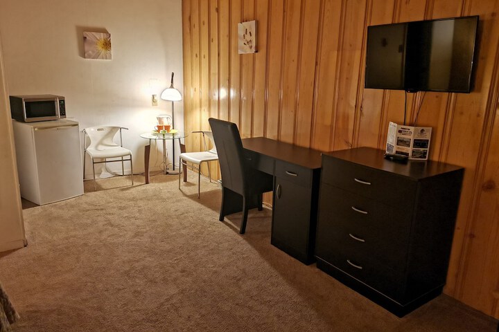 Cedars Motel