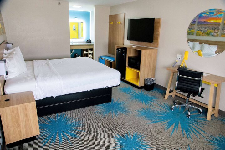 Room 16 of 25