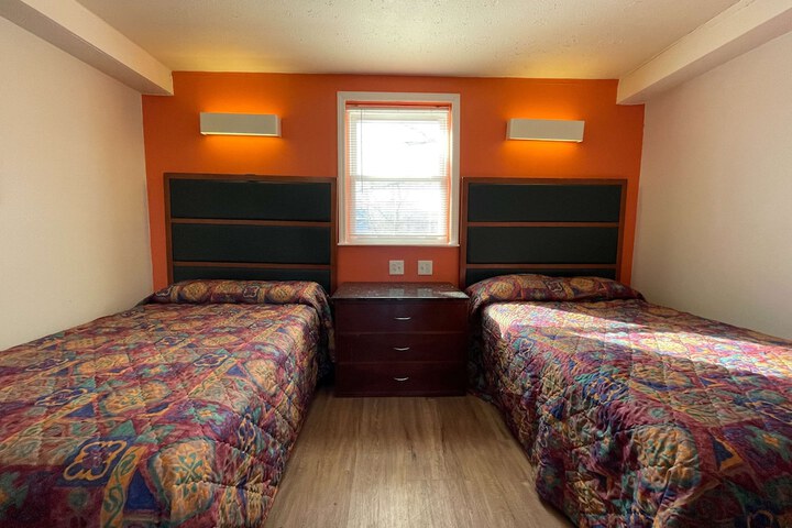 Room 6 of 13