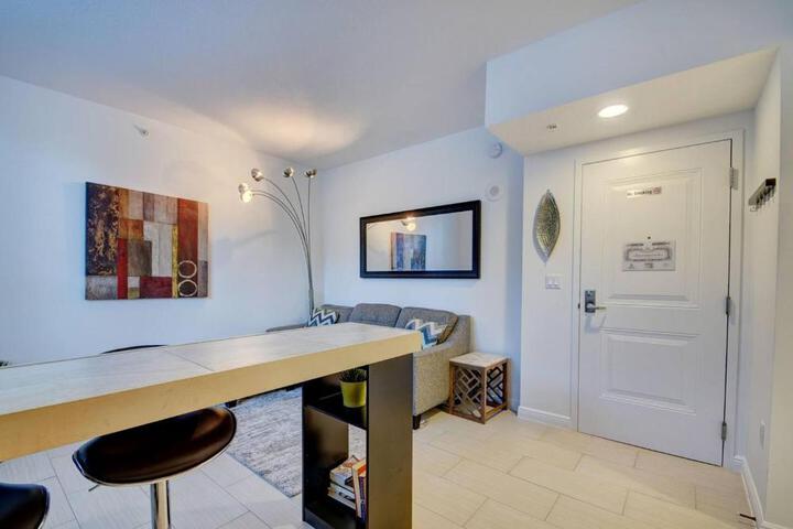 One bedroom in amazing condoBeach pass included!
