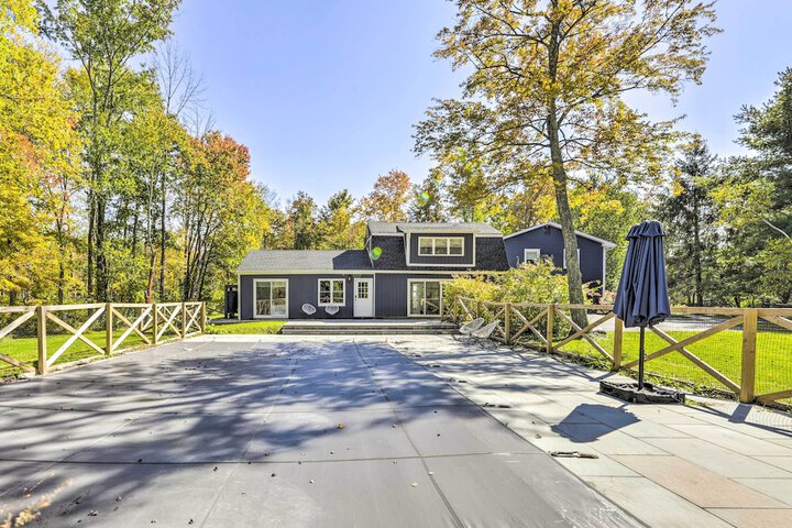 Modern Escape w / Fire Pit Near Lake Waramaug