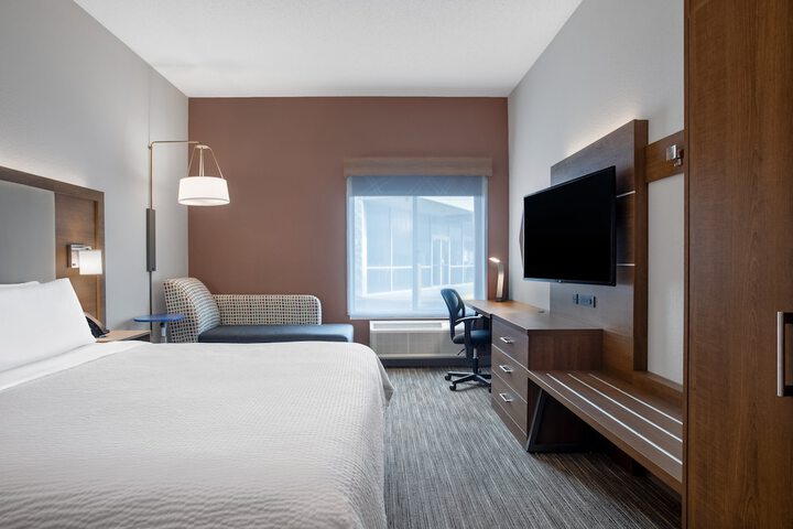 Holiday Inn Express Hotel & Suites Clinton by IHG