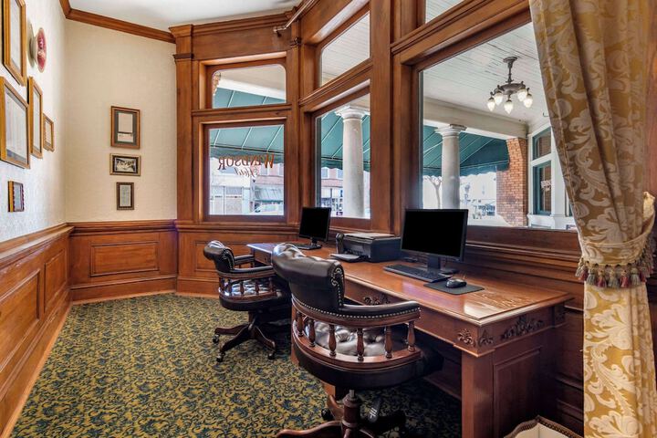 Business Center 31 of 32