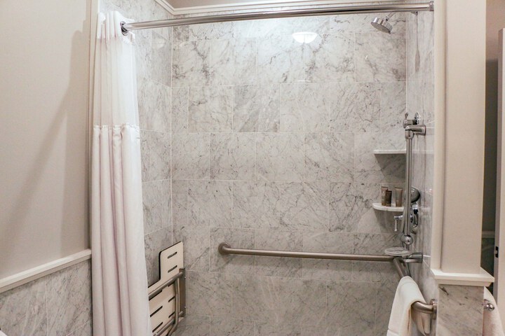 Room 45 of 118