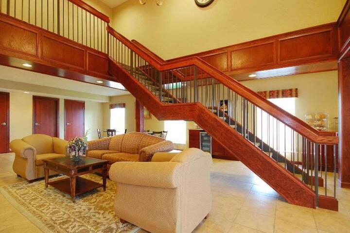 Rodeway Inn & Suites
