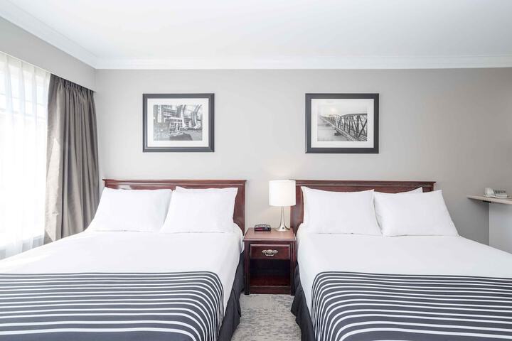 Room 32 of 62