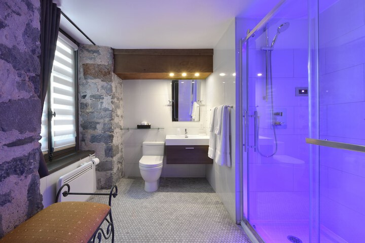 Room 15 of 42