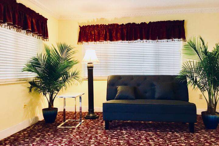 Days Inn by Wyndham Lake Village
