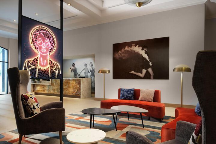 Hotel Zessa Orange County Airport a DoubleTree by Hilton