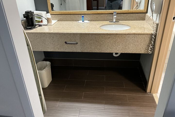 Room 11 of 40
