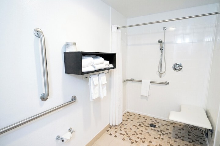 Country Inn & Suites by Radisson State College (Penn State Area), PA