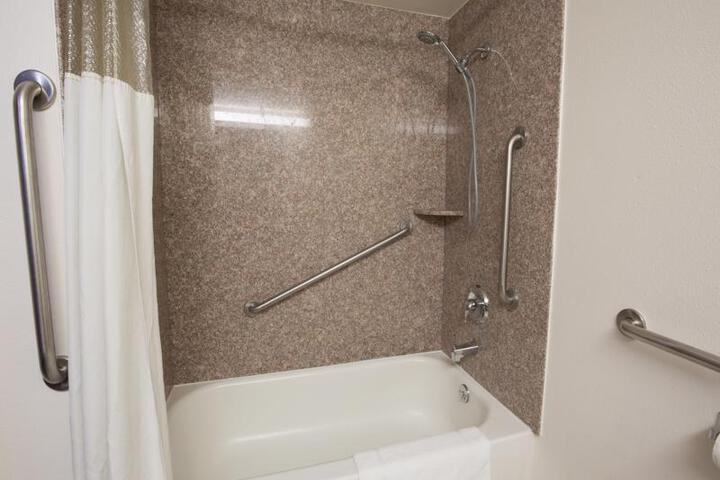 RAMADA BY WYNDHAM MEDFORD HOTEL AND CONF