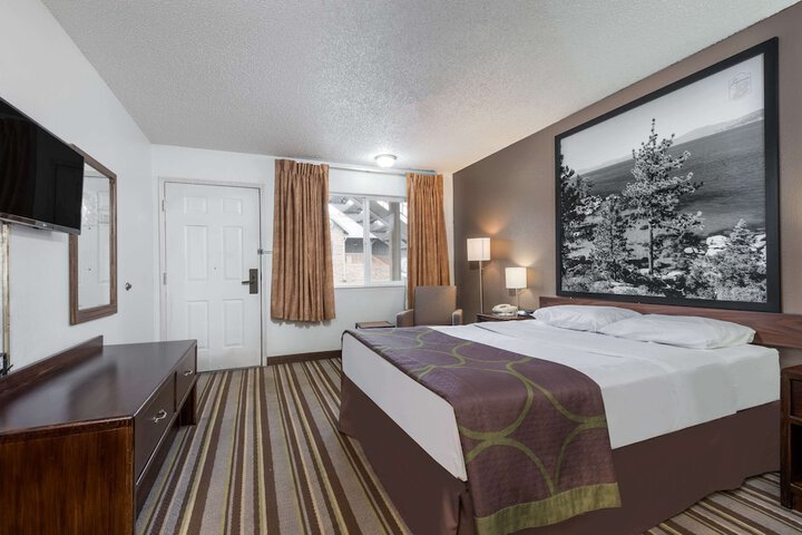 Room 8 of 24