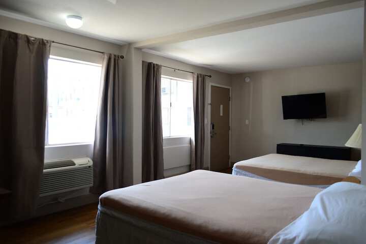 Room 9 of 32