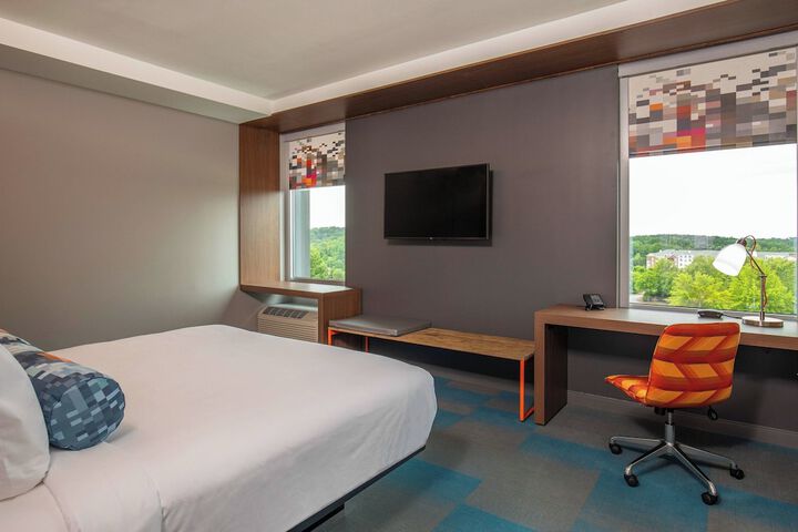 Room 13 of 22