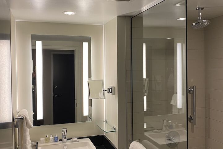 Room 52 of 120
