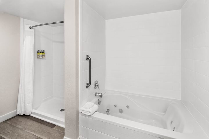 Holiday Inn Express & Suites Greenville-I-85 & Woodruff Rd by IHG
