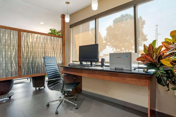 Business Center 28 of 28