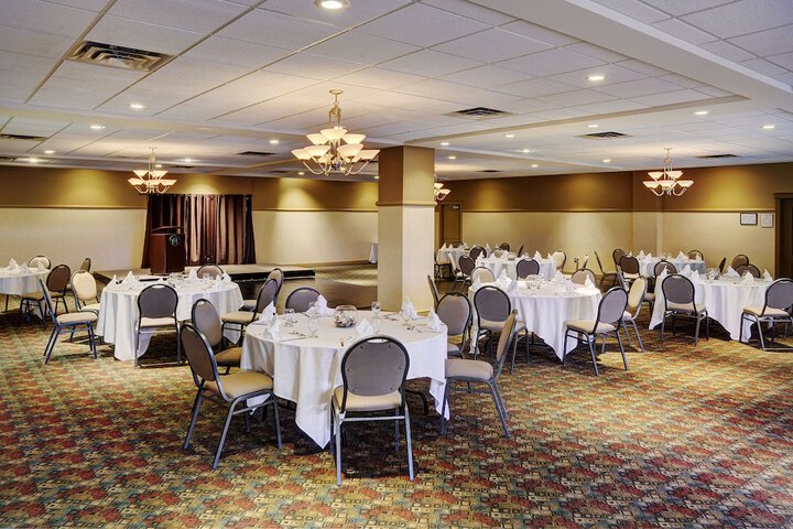 Ballroom/Hall 23 of 26