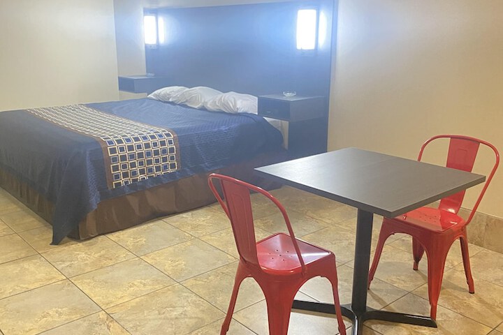 Room 37 of 39