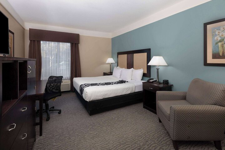Room 8 of 28
