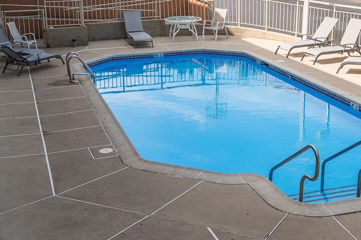 Pool 4 of 32