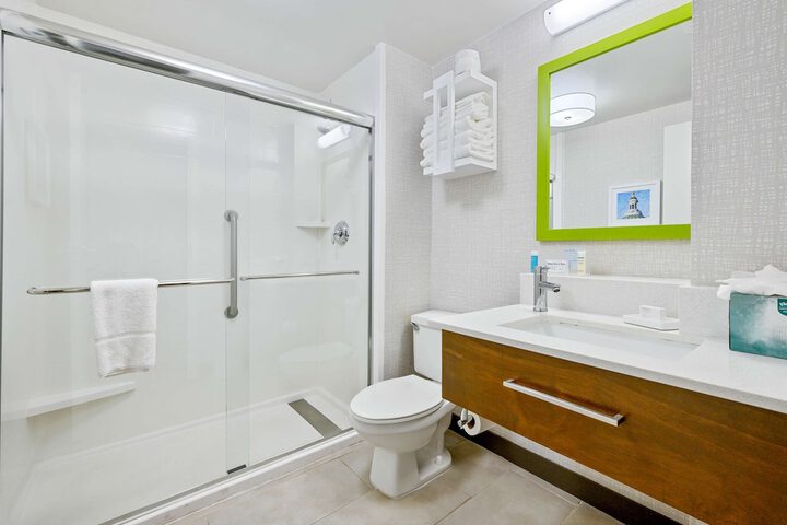 Room 17 of 28