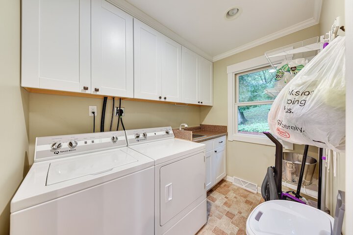 Family-friendly Twin Lakes Home Near Lake Mary!
