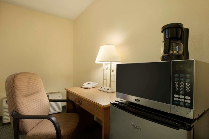 Room 6 of 14