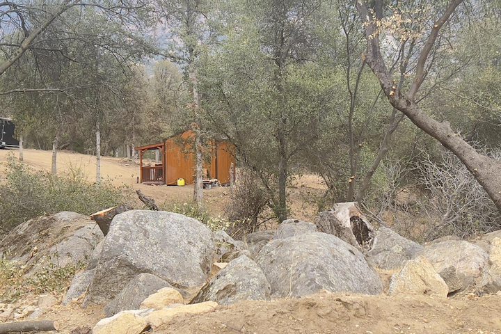 Off-grid 1-bed Cabin in Yokuts Valley