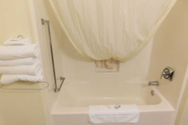 AmeriVu Inn and Suites