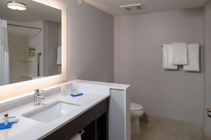 Holiday Inn Express & Suites Tulsa Downtown by IHG