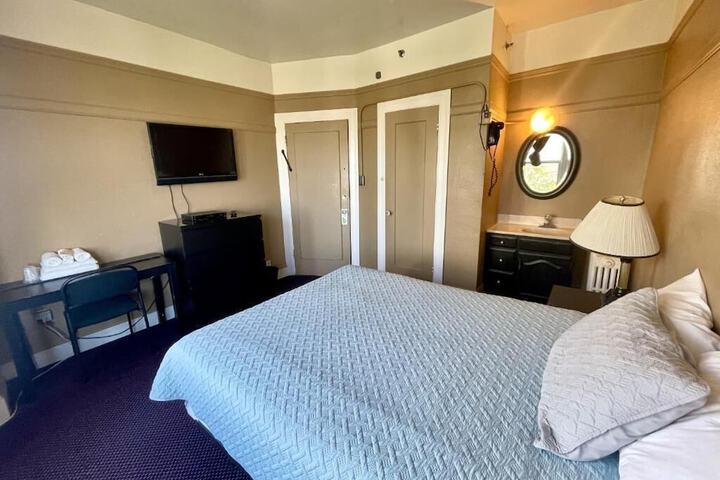 Room 15 of 29