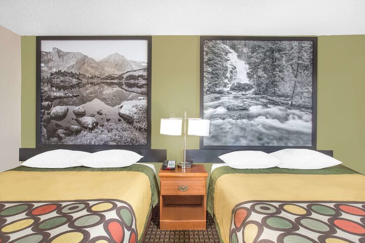 Super 8 by Wyndham Riverton