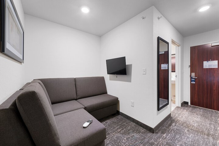 Cobblestone Hotel & Suites - Urbana