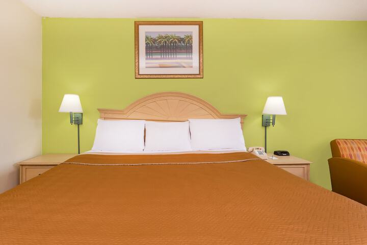 Room 6 of 14