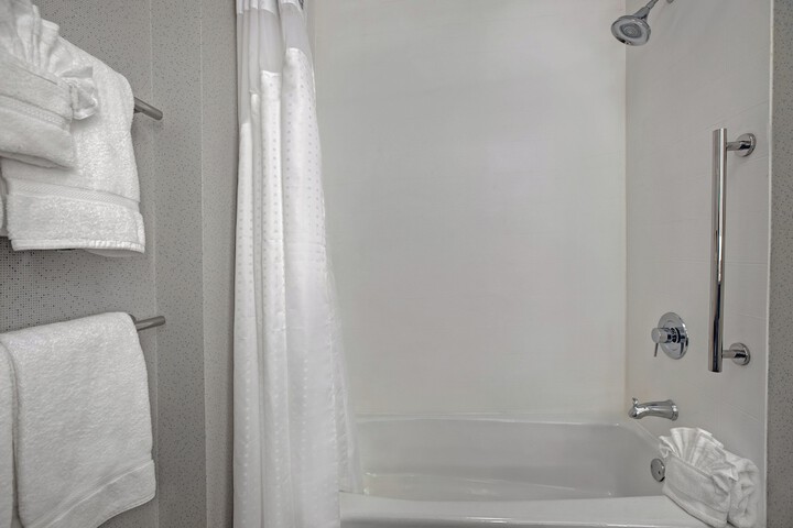 Holiday Inn Express & Suites Milwaukee - Brookfield by IHG