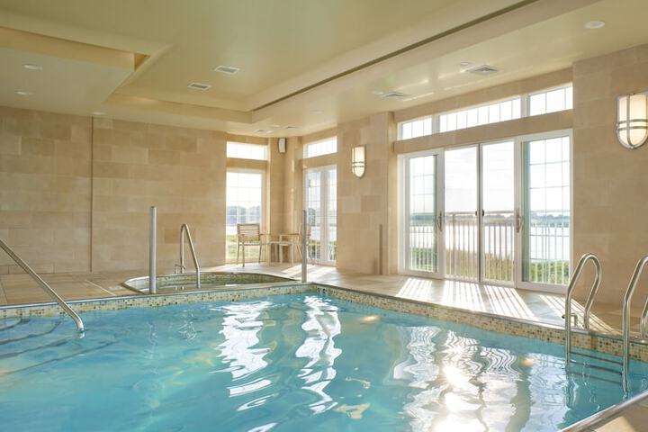 Newport Beach Hotel & Suites