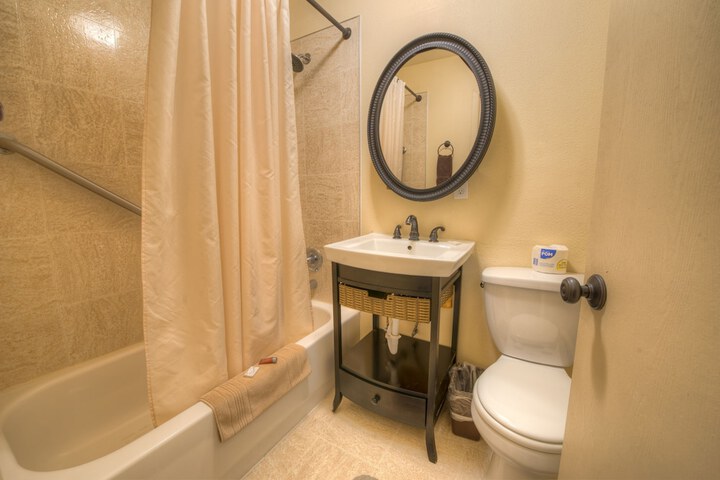 Room 13 of 25