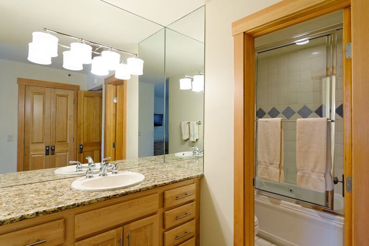 The Crestwood Condominiums