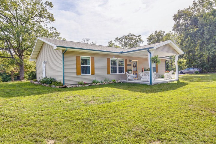 Charming Gravois Mills Escape w / Private Backyard!