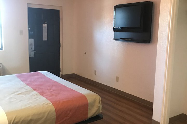Room 20 of 39