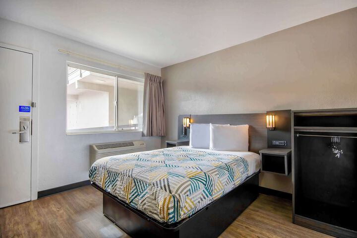 Room 16 of 41