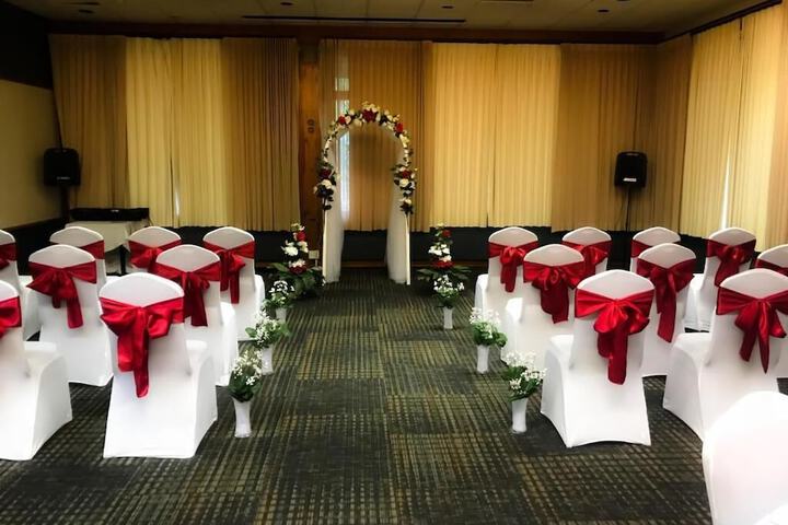 Ballroom/Hall 37 of 44