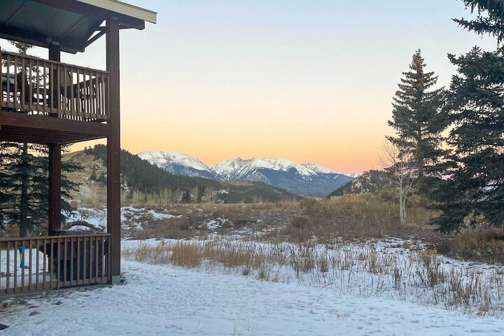 Ski Getaway! Mtn-view Condo Near Keystone Resort
