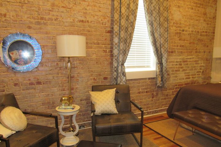 Hamilton House Inn