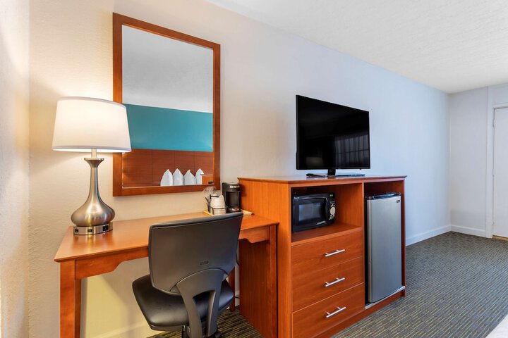 Room 12 of 25