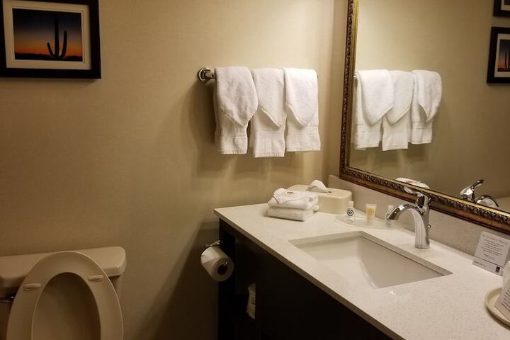 Room 11 of 32