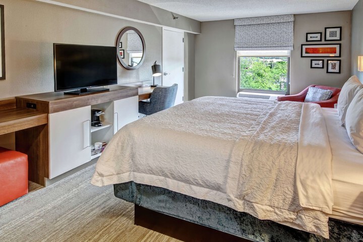 Room 15 of 38